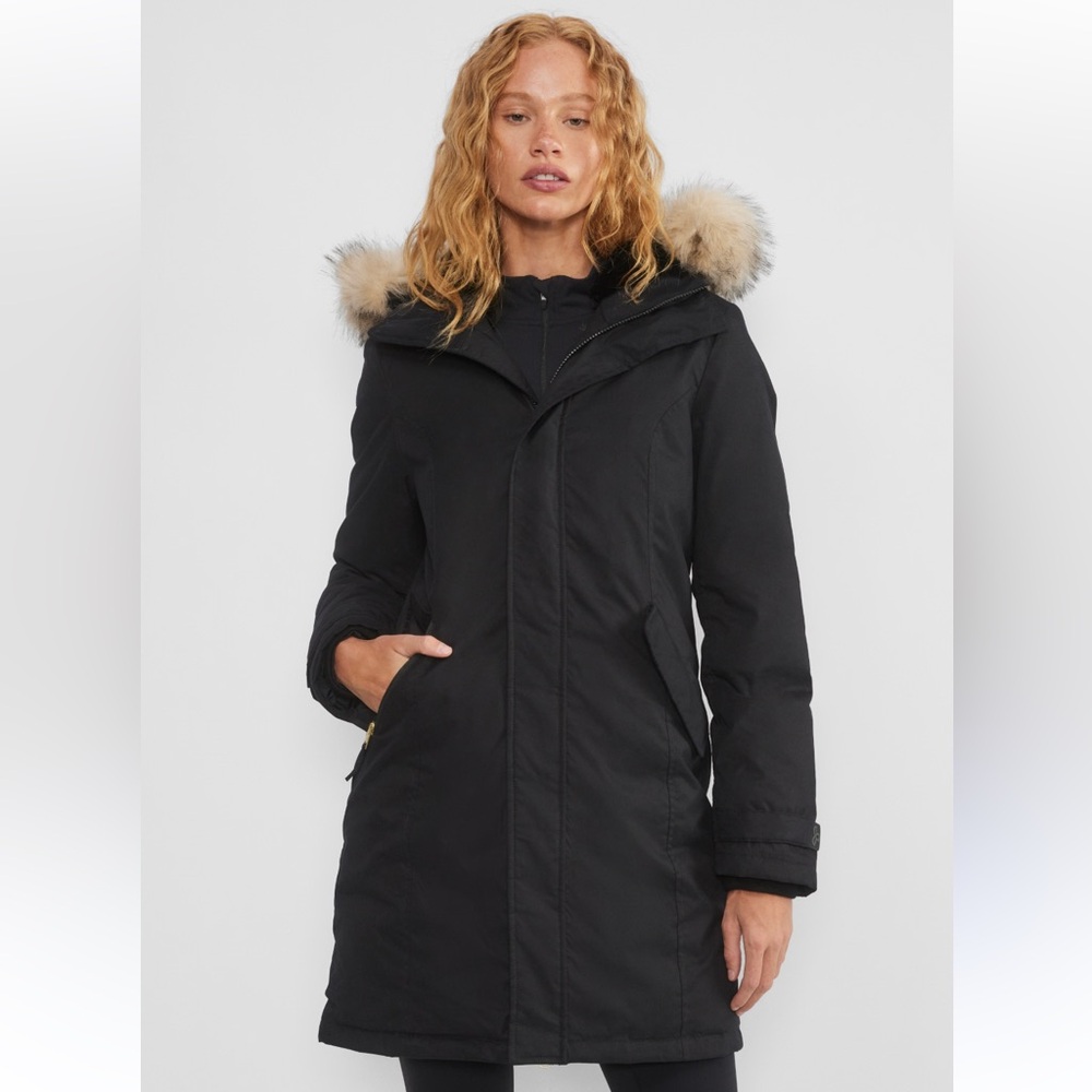 Aritzia TNA Avoriaz The Summer Parka in Black